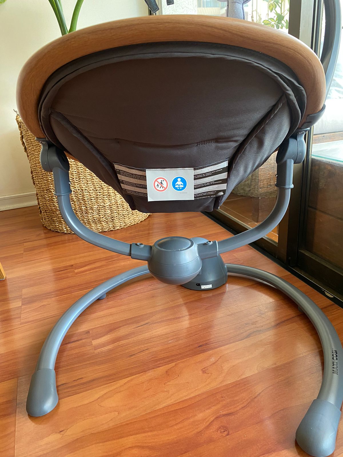 (#PG3537) Silla mecedora modelo Cassia. Marca Maxi Cosi