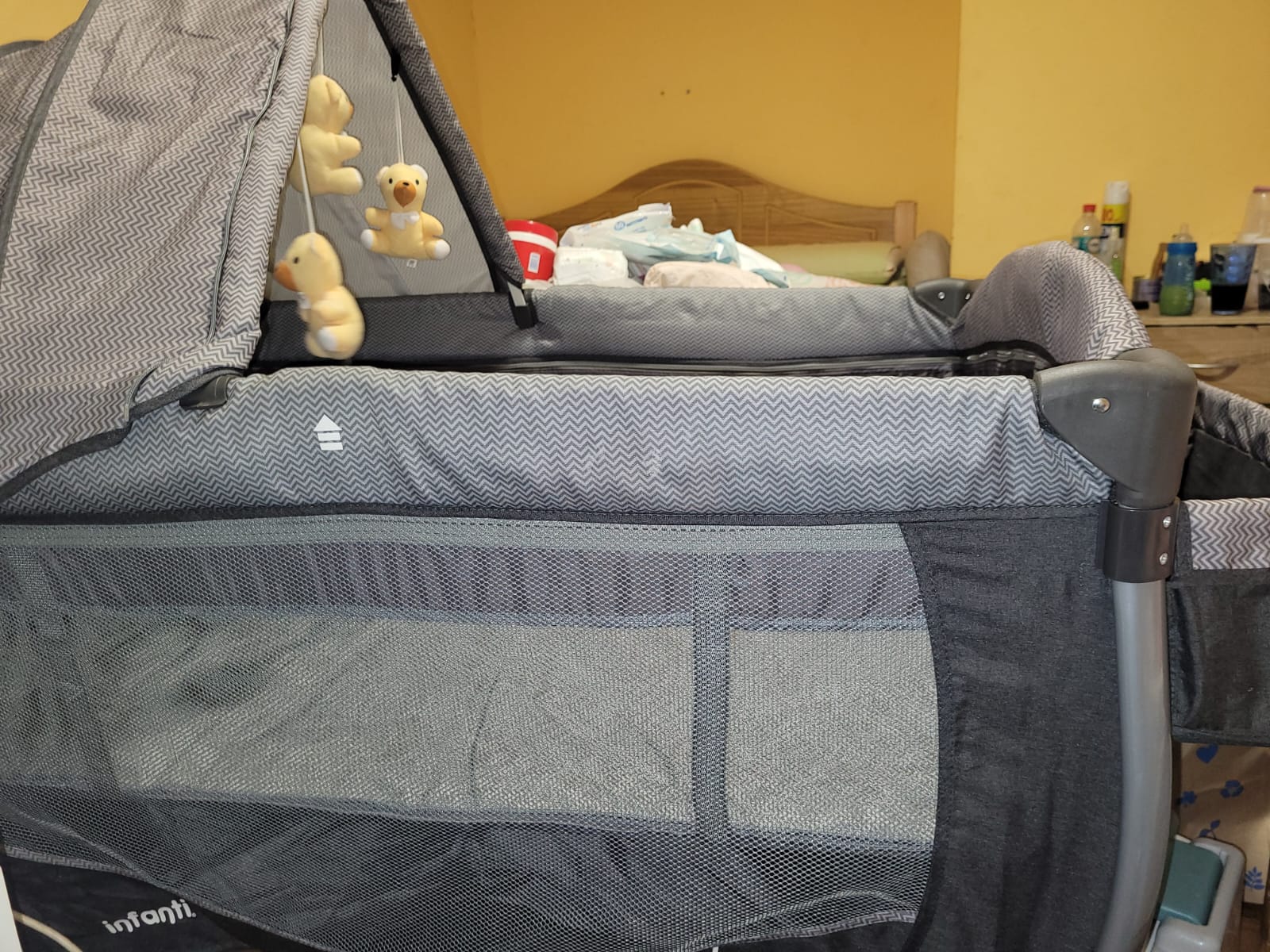 (#PG3543) Cuna Playard Luna Grey Dots. Marca Infanti