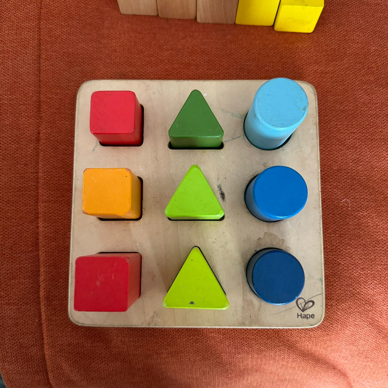 (#PG3547) 100 piezas de madera + juego clasificación por altura. Marca HAPE