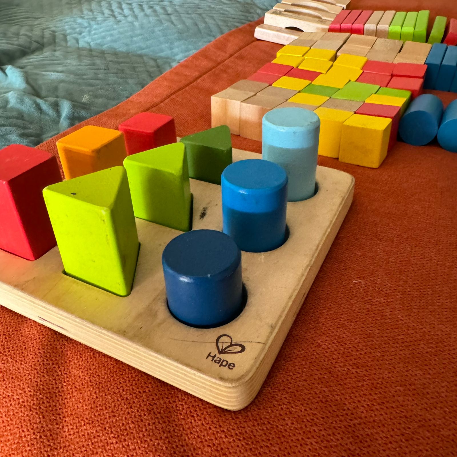 (#PG3547) 100 piezas de madera + juego clasificación por altura. Marca HAPE