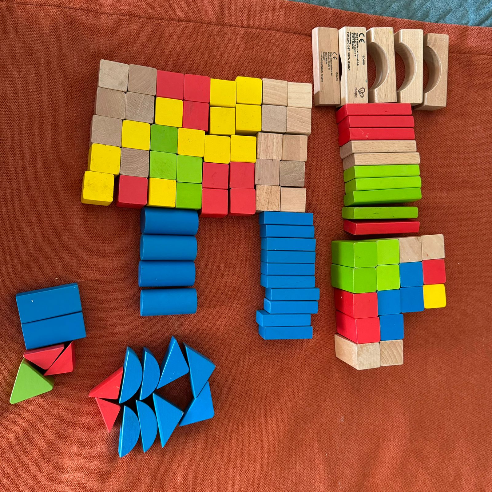 (#PG3547) 100 piezas de madera + juego clasificación por altura. Marca HAPE