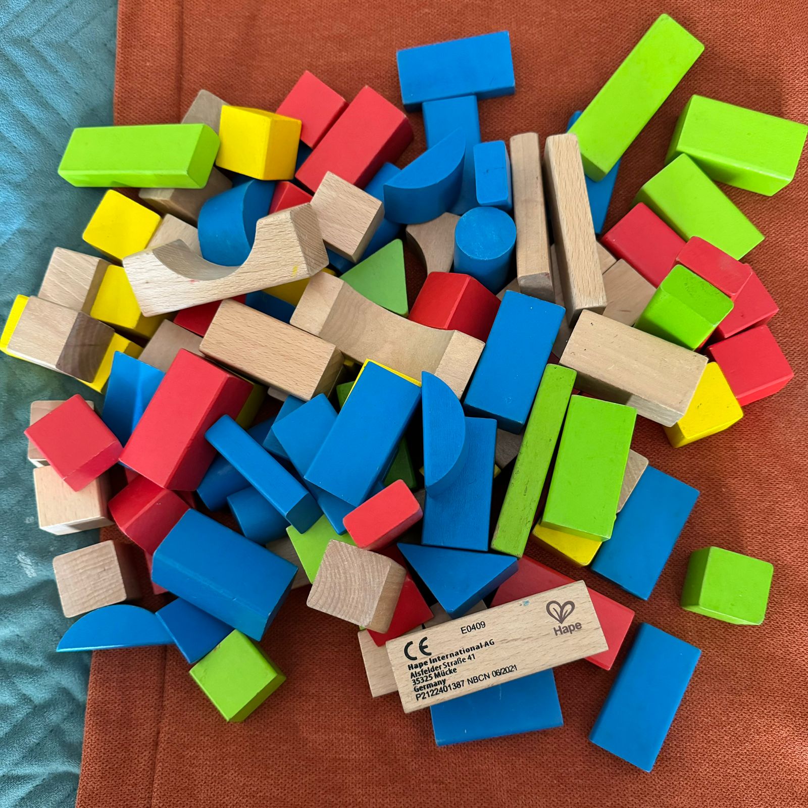 (#PG3547) 100 piezas de madera + juego clasificación por altura. Marca HAPE