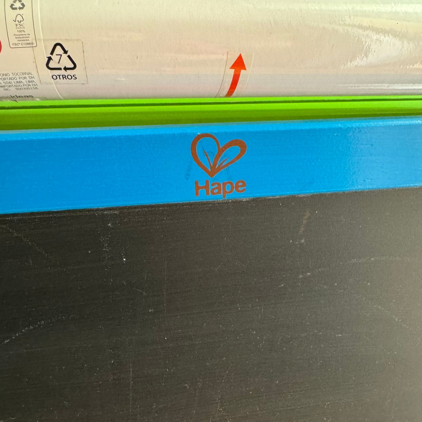 (#PG3550) Pizarra 3 en 1 + Rollo de papel. Marca HAPE y Casa & Ideas