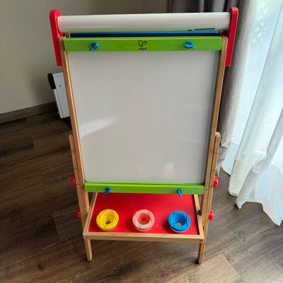 (#PG3550) Pizarra 3 en 1 + Rollo de papel. Marca HAPE y Casa & Ideas