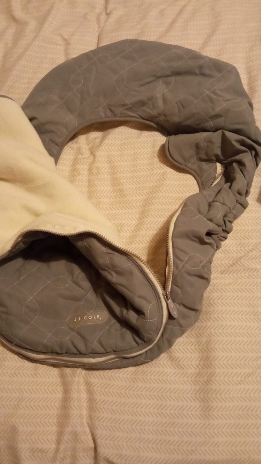 (#PG3700) Cobertor de huevito con chiporro. Marca JJ Cole