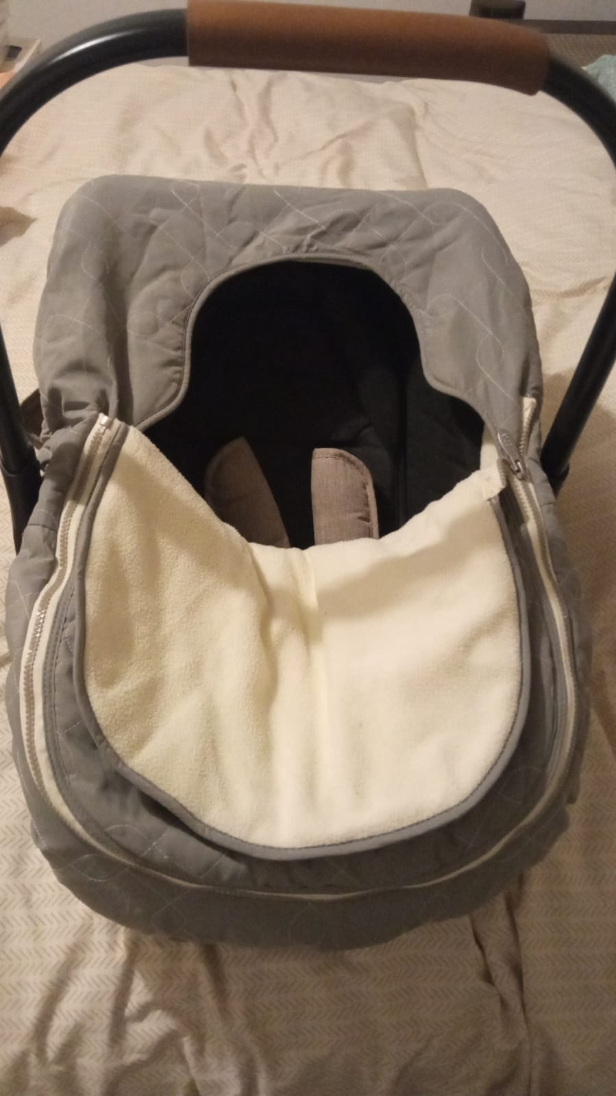 (#PG3700) Cobertor de huevito con chiporro. Marca JJ Cole