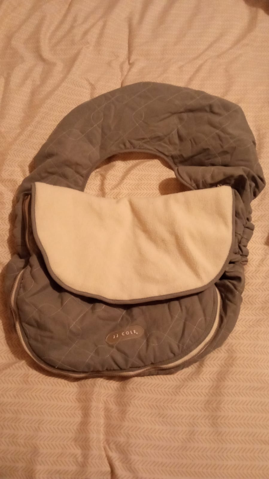 (#PG3700) Cobertor de huevito con chiporro. Marca JJ Cole