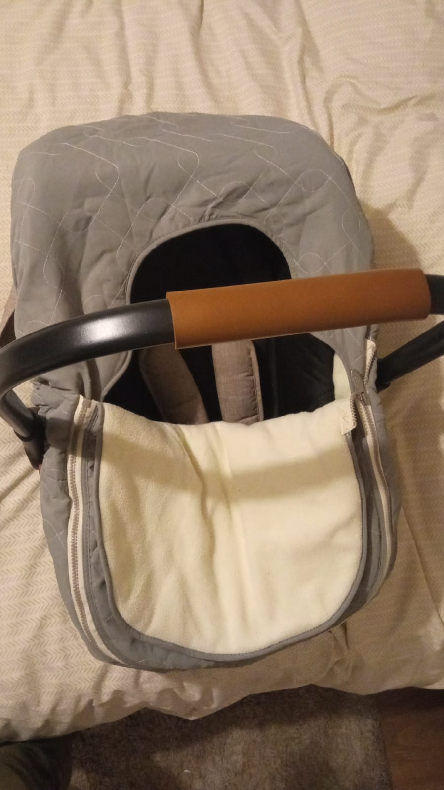 (#PG3700) Cobertor de huevito con chiporro. Marca JJ Cole