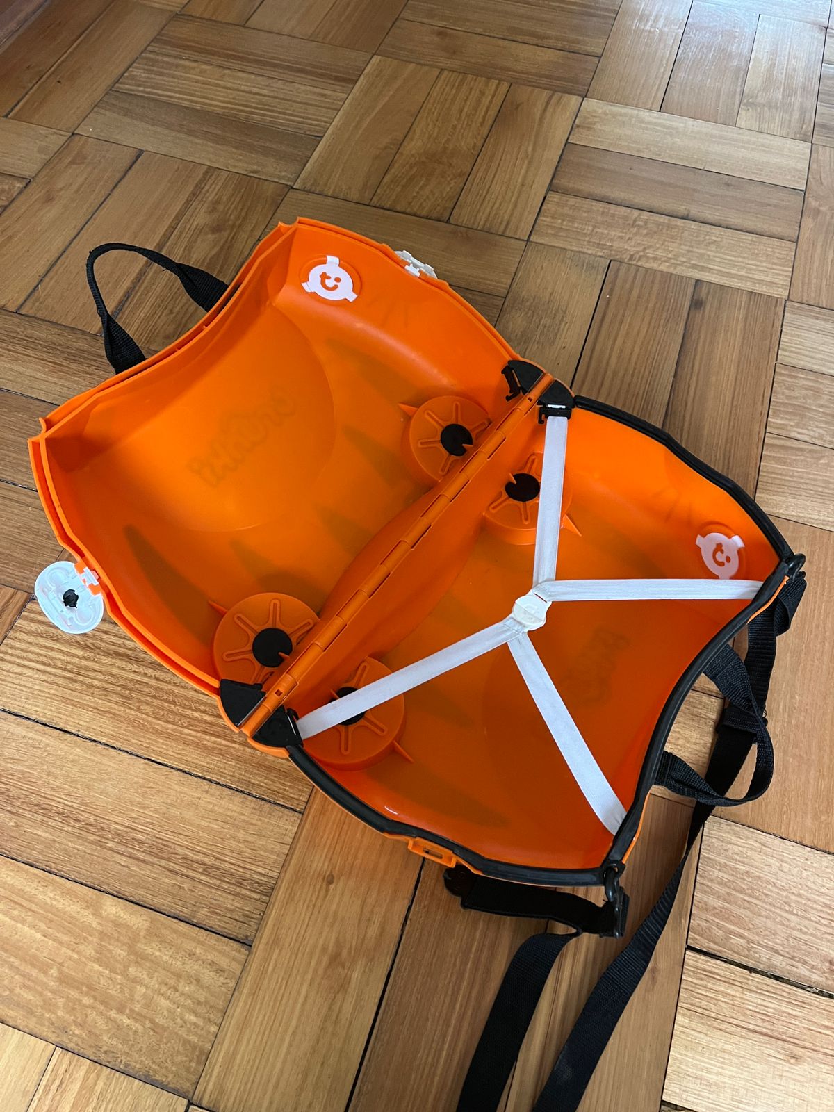 (#PG3718) Maleta. Marca Trunki