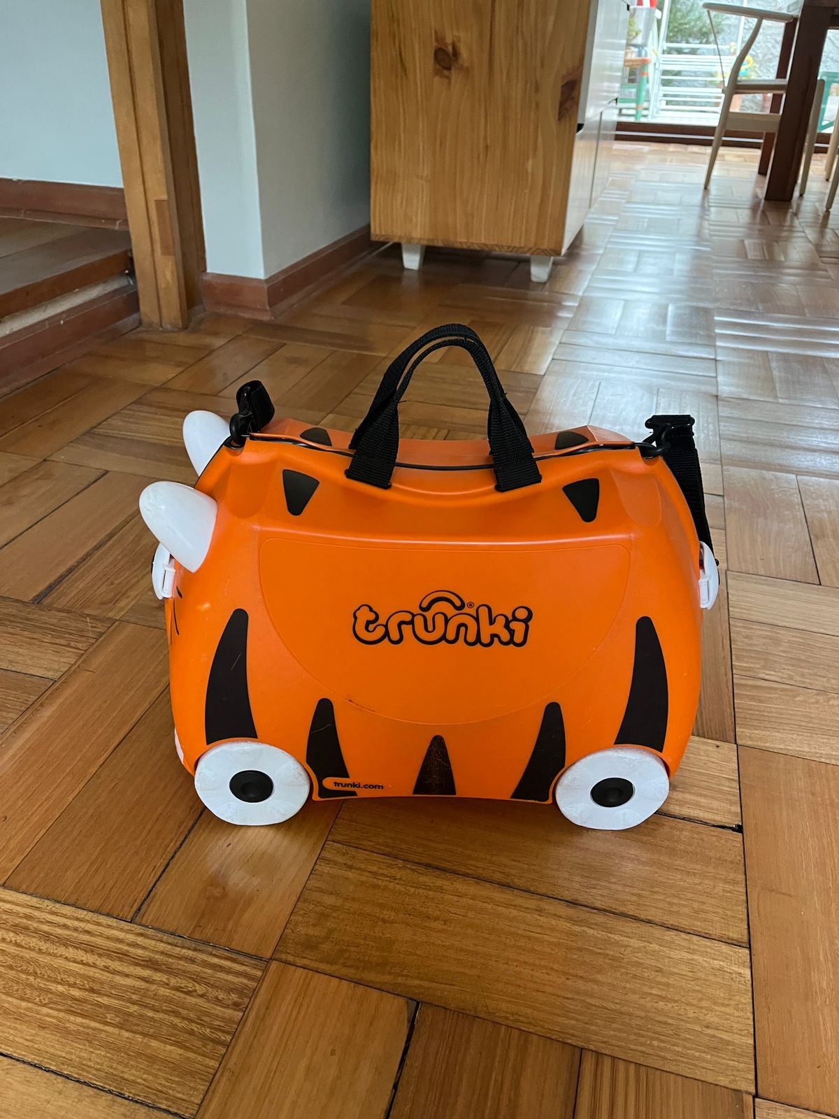 (#PG3718) Maleta. Marca Trunki