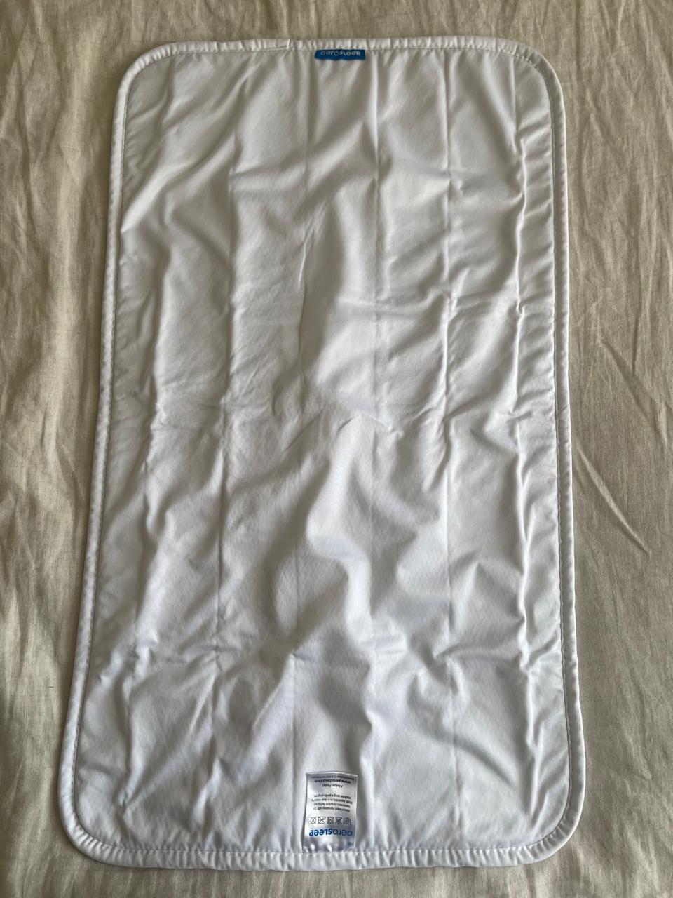 (#PG3824) Cubre colchón + 2 sábanas bajeras. Marca Aerosleep