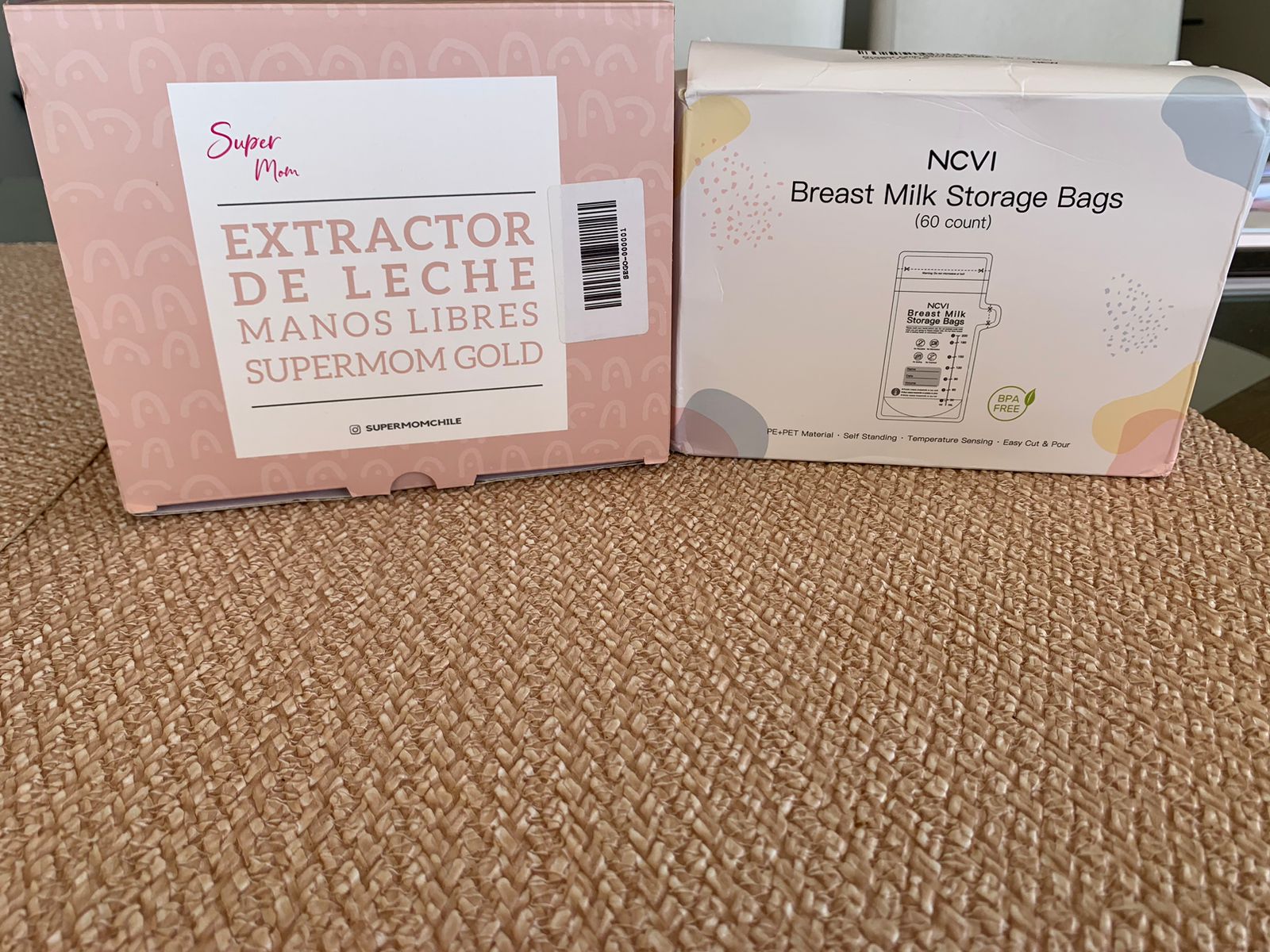 (#PG3907) Extractor de leche eléctrico + 53 bolsas de almacenamiento de leche. Marca Super Mom