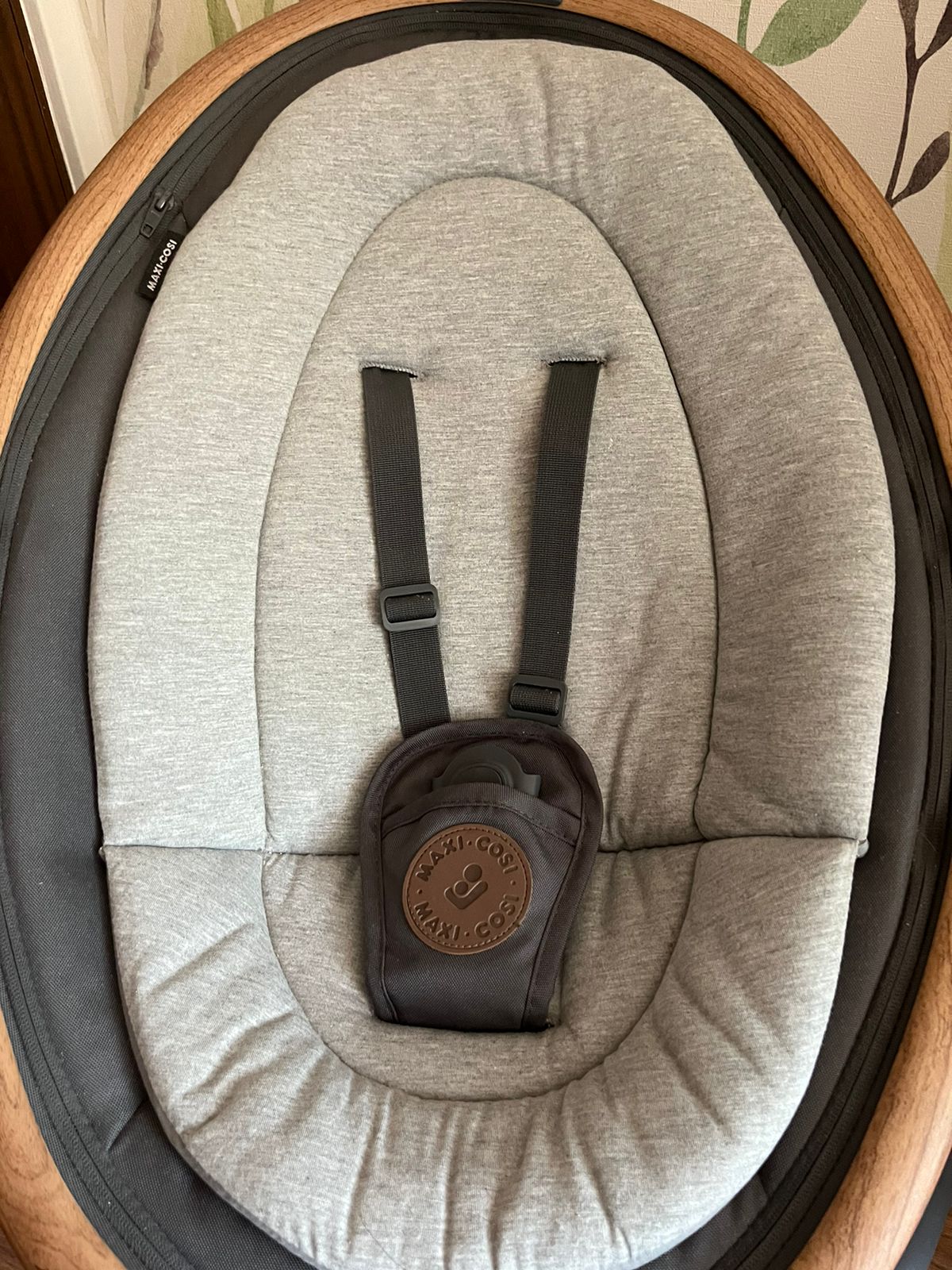 (#PG3908) Mecedora modelo Cassia. Marca Maxi Cosi