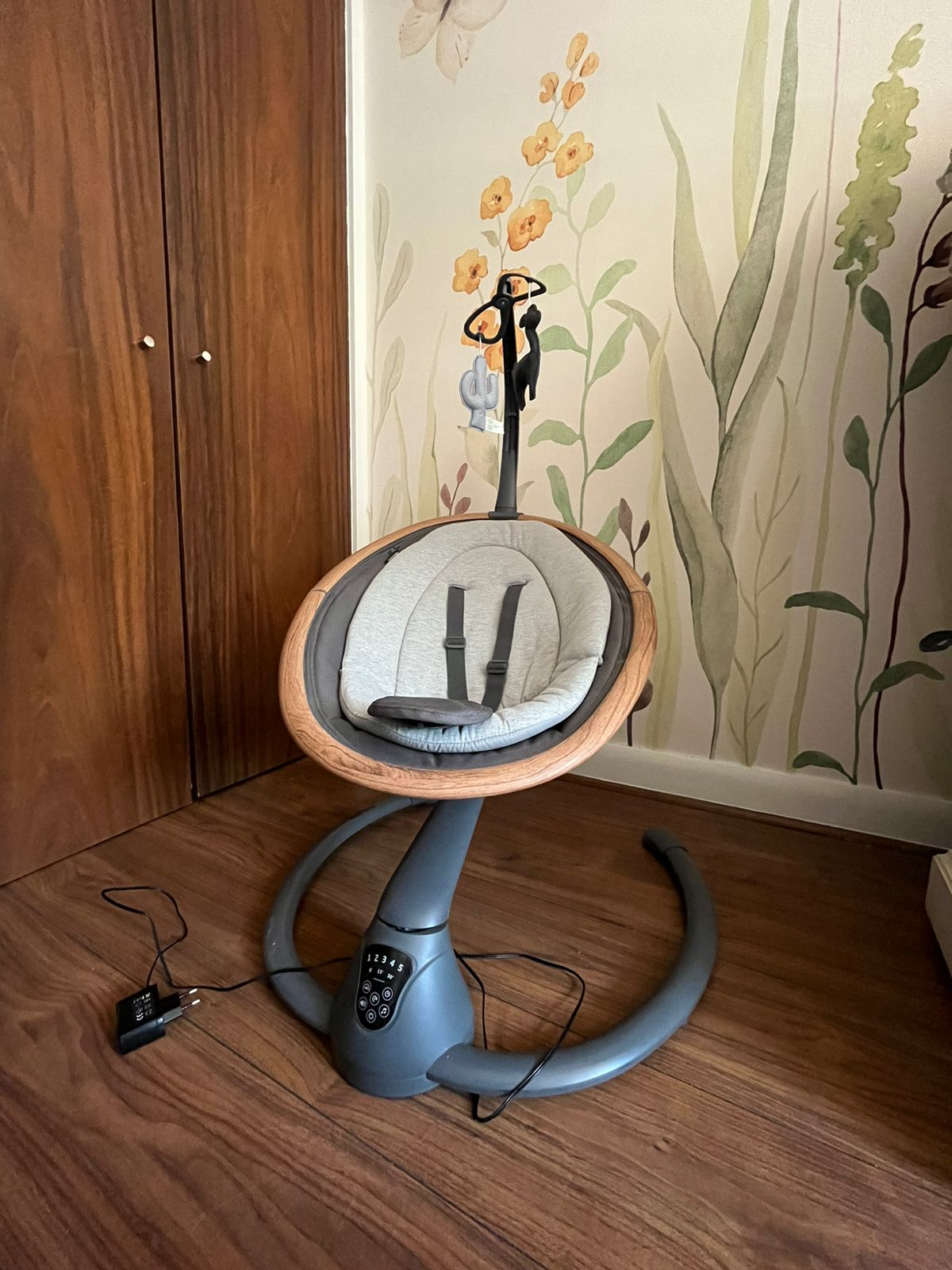 (#PG3908) Mecedora modelo Cassia. Marca Maxi Cosi