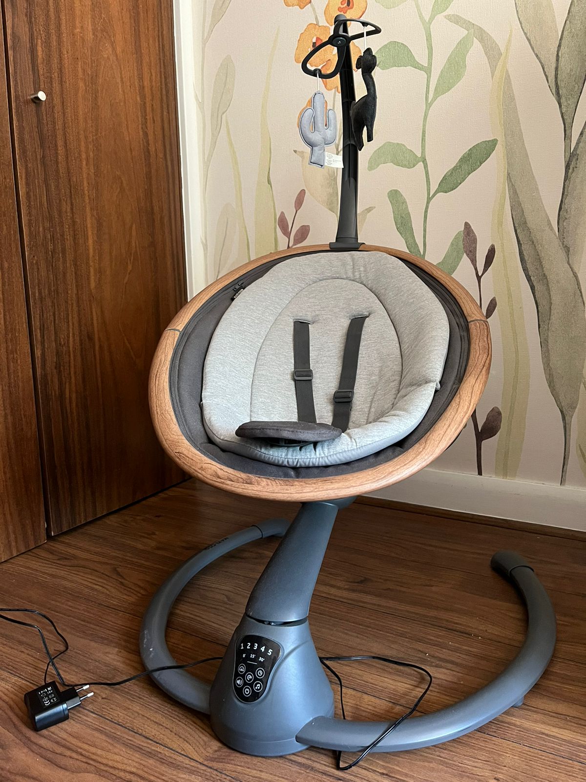 (#PG3908) Mecedora modelo Cassia. Marca Maxi Cosi