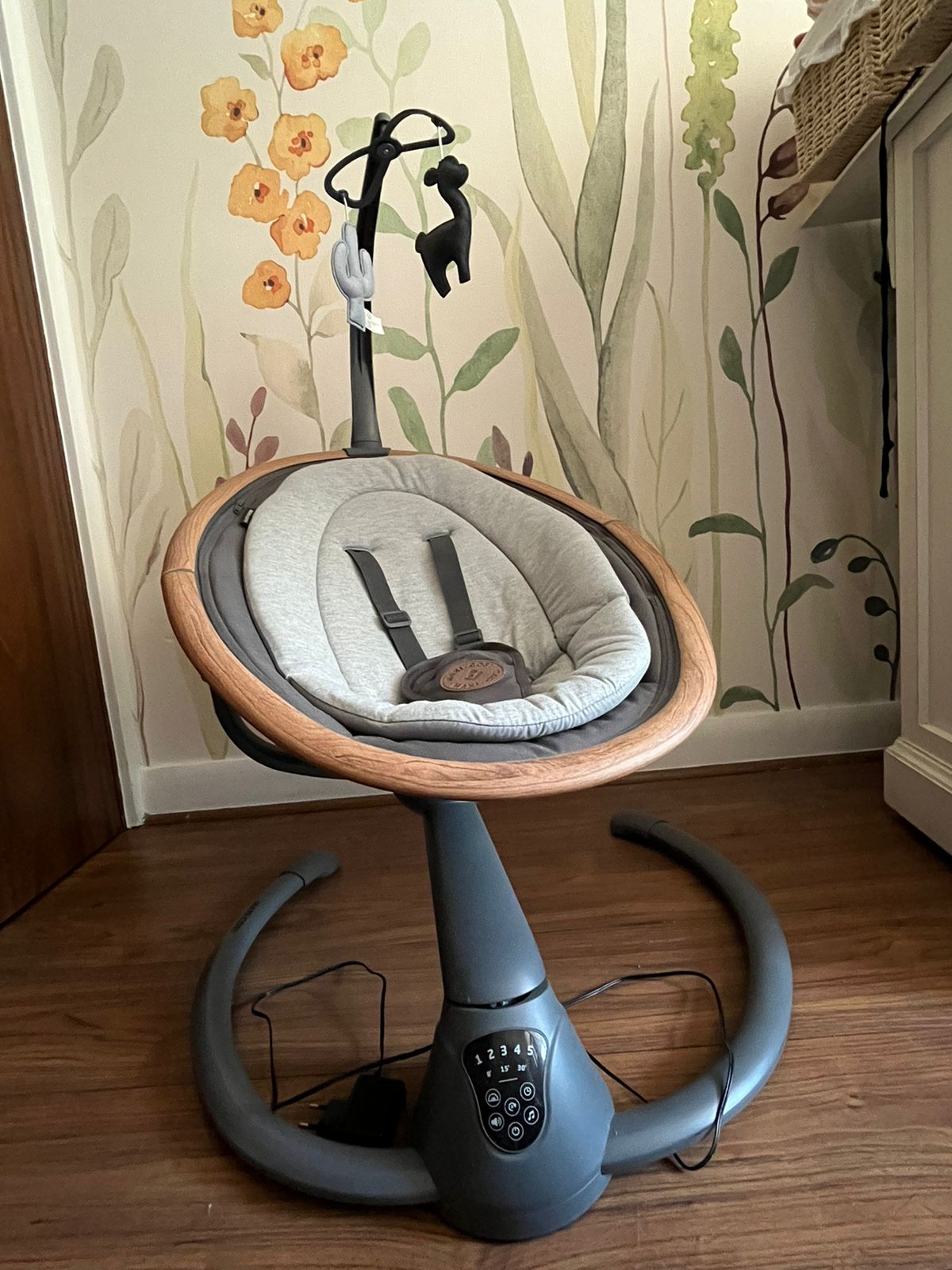 (#PG3908) Mecedora modelo Cassia. Marca Maxi Cosi