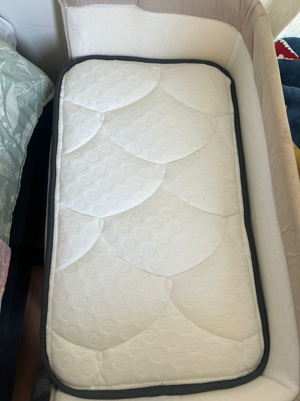 (#PG3917) Cuna colecho modelo Easy Beige + Colchón. Marca Bebesit y Drimkip