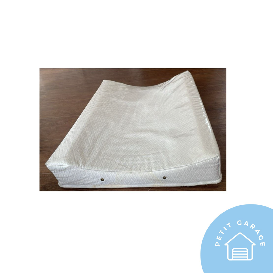 (#PG2830) Mudador anatómico. Marca Genérica