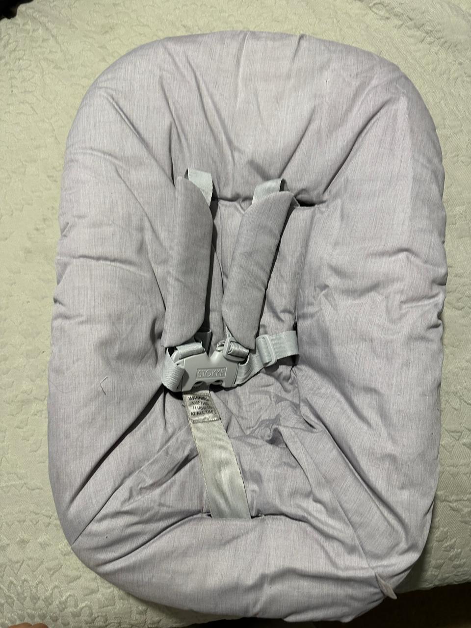 Silla para recién nacido Tripp Trapp Newborn Set, modelo gris. Marca Stokke (#PG5726)