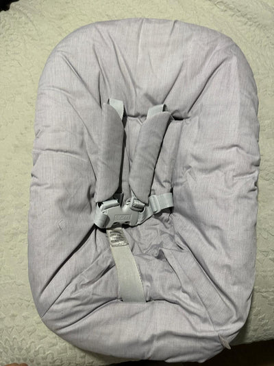 Silla para recién nacido Tripp Trapp Newborn Set, modelo gris. Marca Stokke (#PG5726)