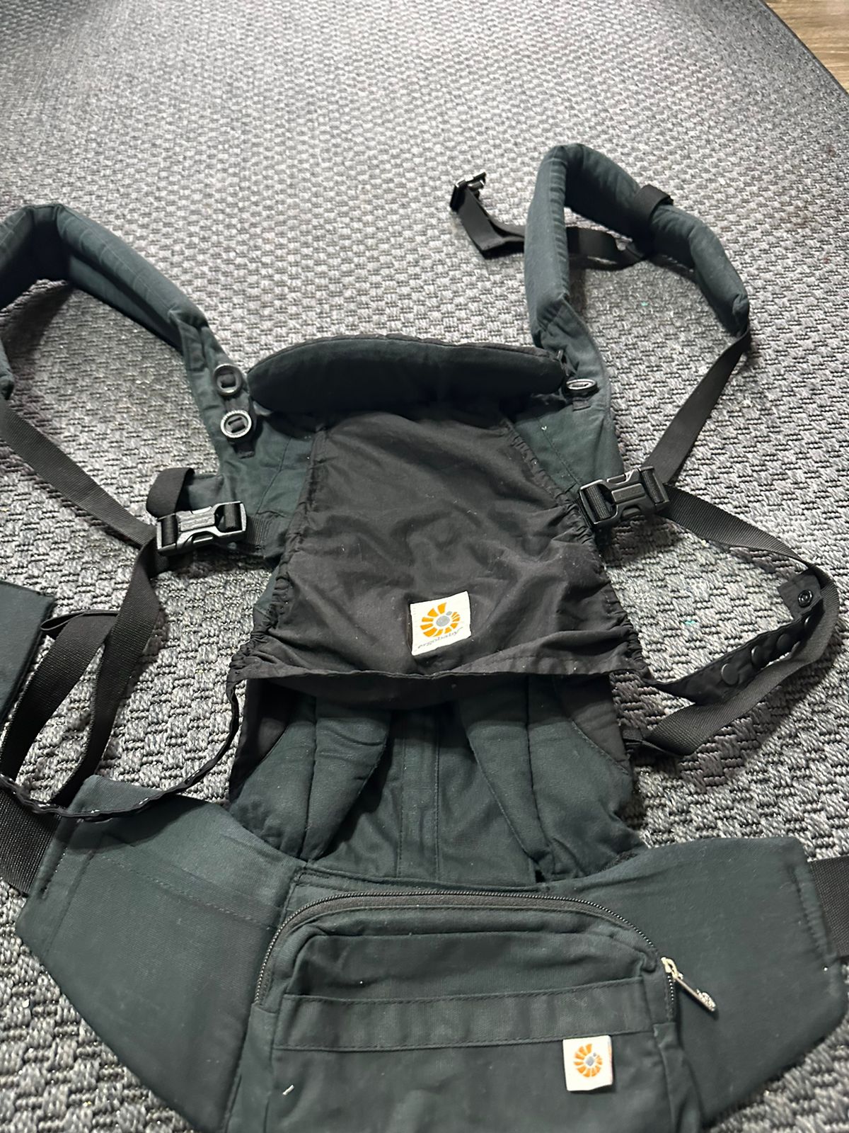 (#PG2730) Mochila de porteo omni 360. Marca Ergobaby