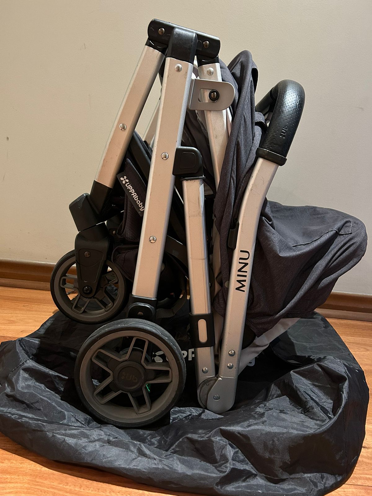 (#PG2790) Coche Minu V1. Marca Uppababy