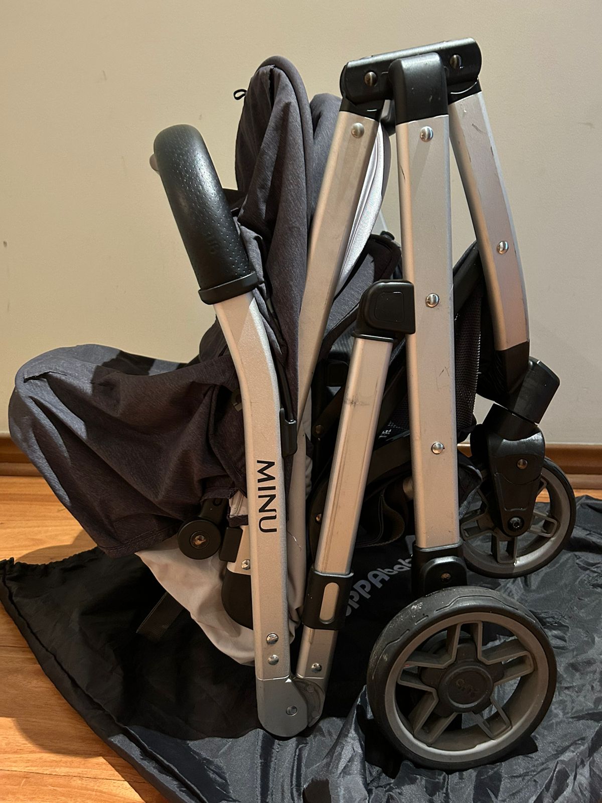 (#PG2790) Coche Minu V1. Marca Uppababy