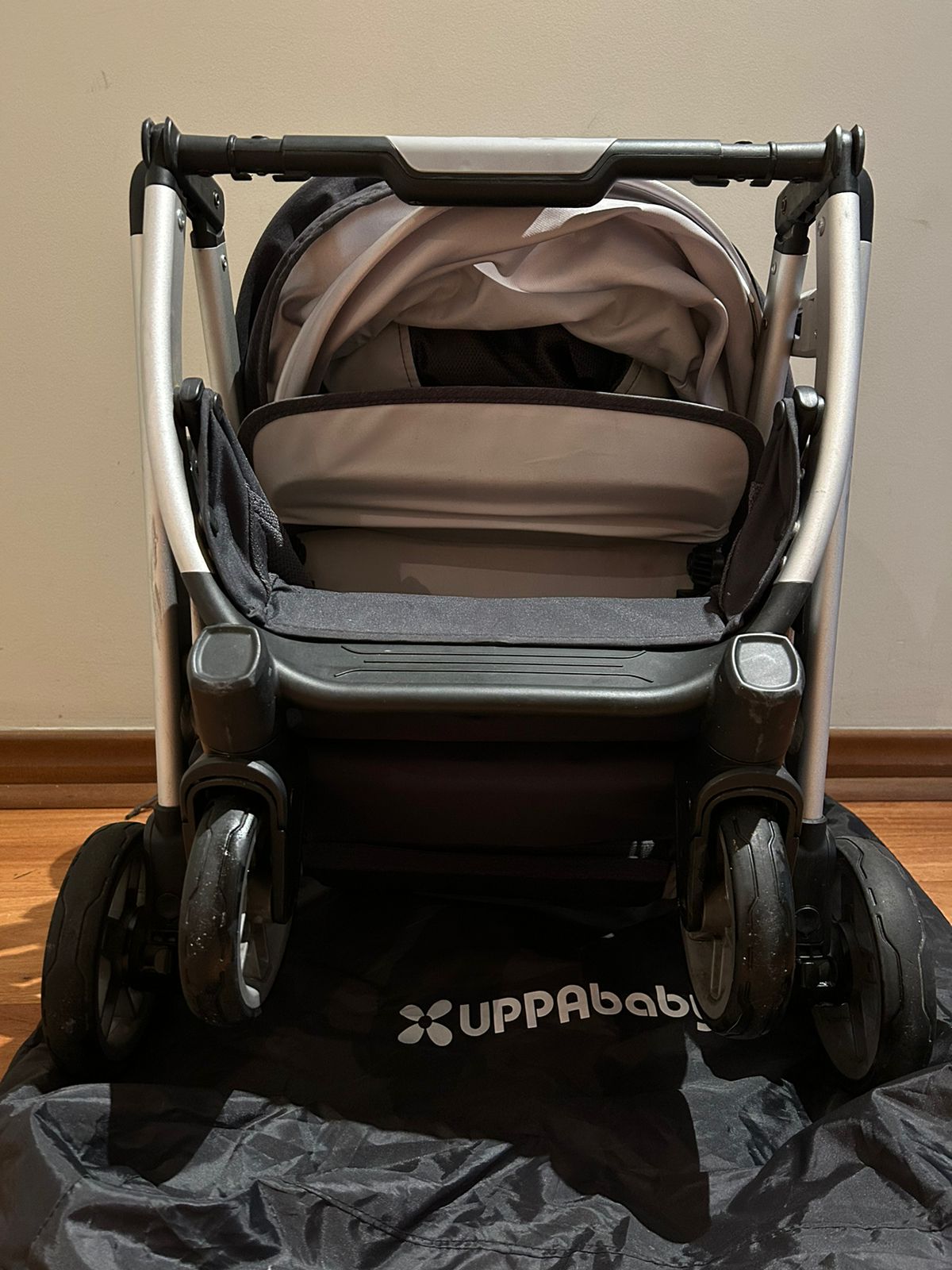 (#PG2790) Coche Minu V1. Marca Uppababy