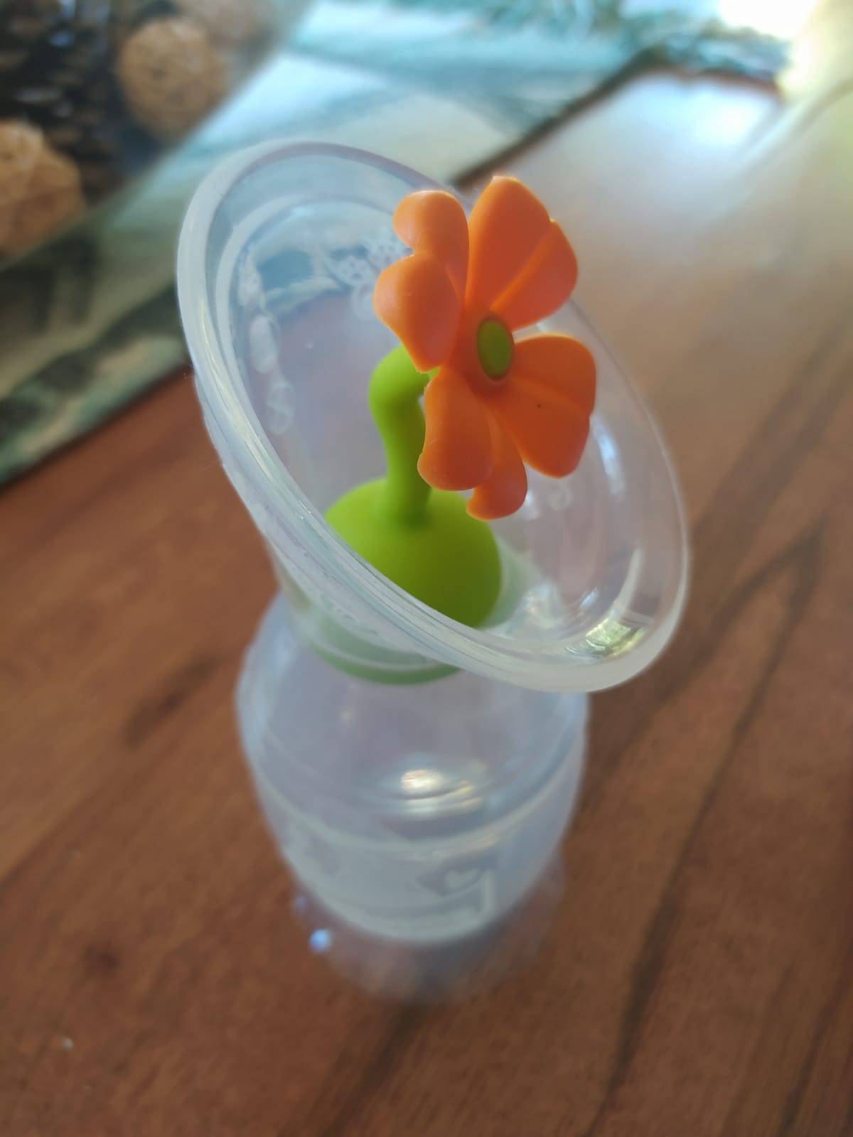 (#PG2793) Recolector de leche GEN2 150ml con tapón de flor. Marca HAAKAA