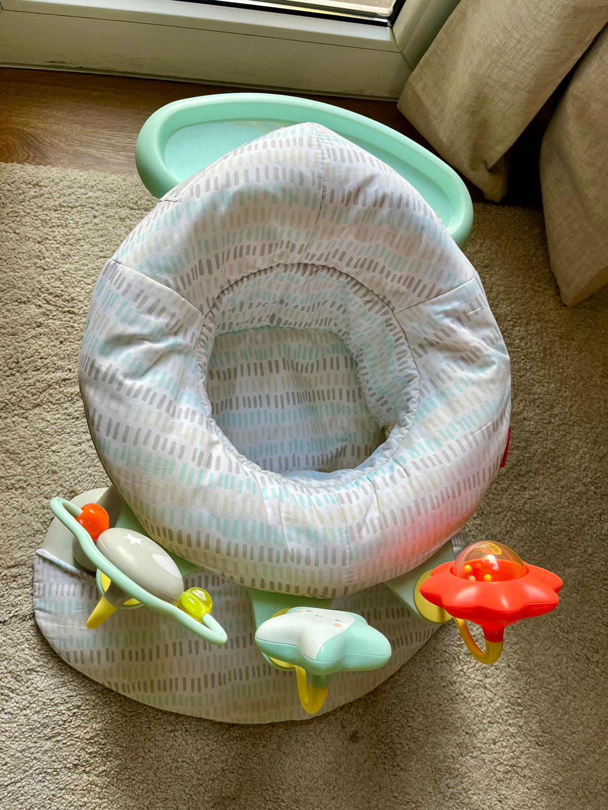 (#PG2803) Centro de actividades Silver Lining. Marca Skip Hop