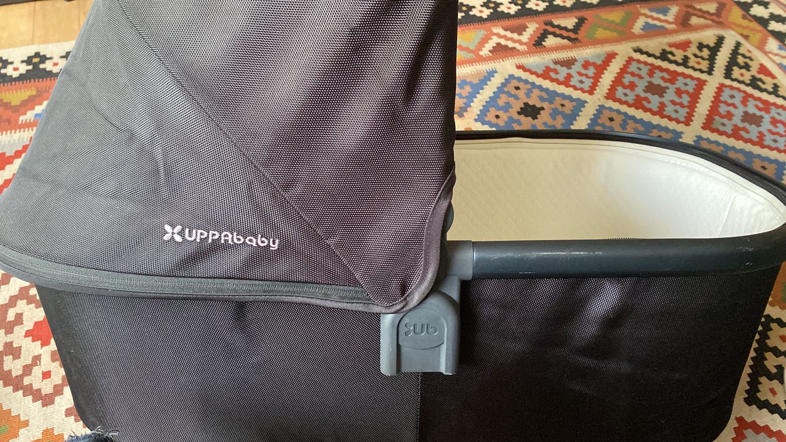 (#PG2810) Bassinet coche Vista y Cruz Jake. Marca Uppa Baby