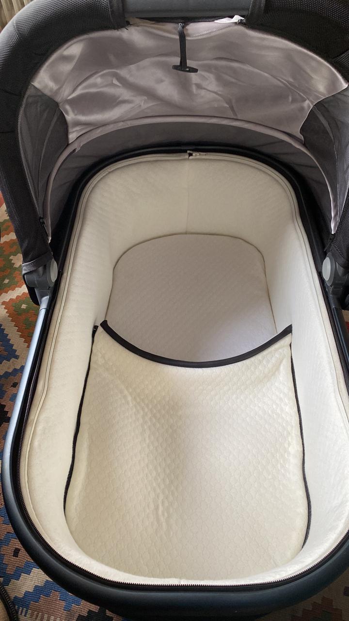 (#PG2810) Bassinet coche Vista y Cruz Jake. Marca Uppa Baby