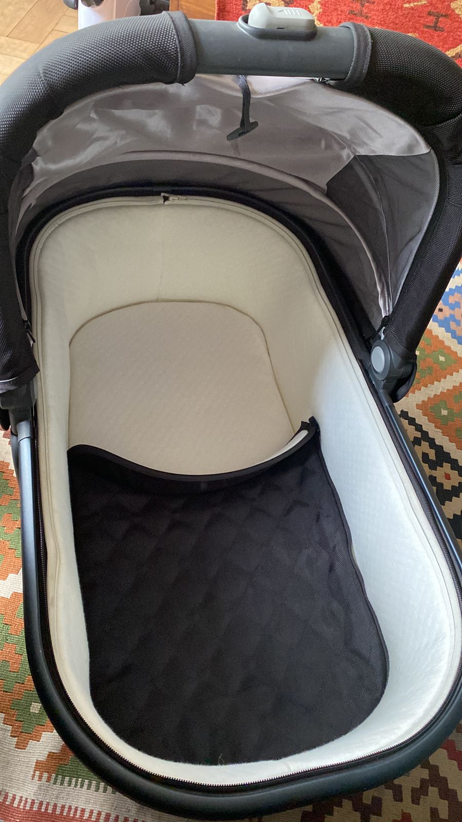 (#PG2810) Bassinet coche Vista y Cruz Jake. Marca Uppa Baby