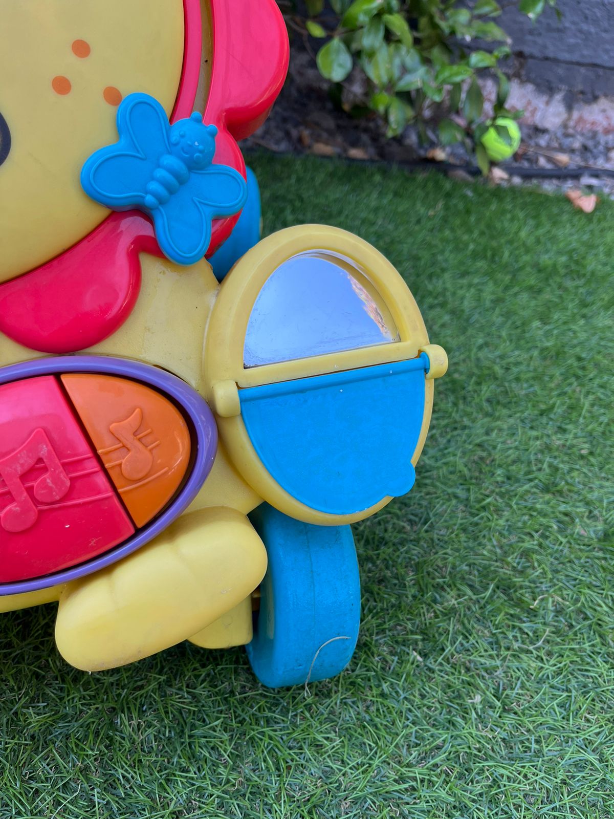 (#PG2821) Andador León. Marca Fisher Price