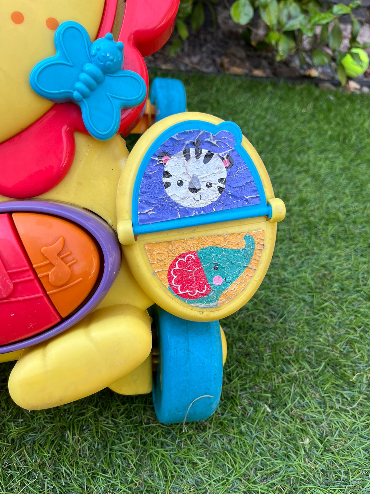 (#PG2821) Andador León. Marca Fisher Price