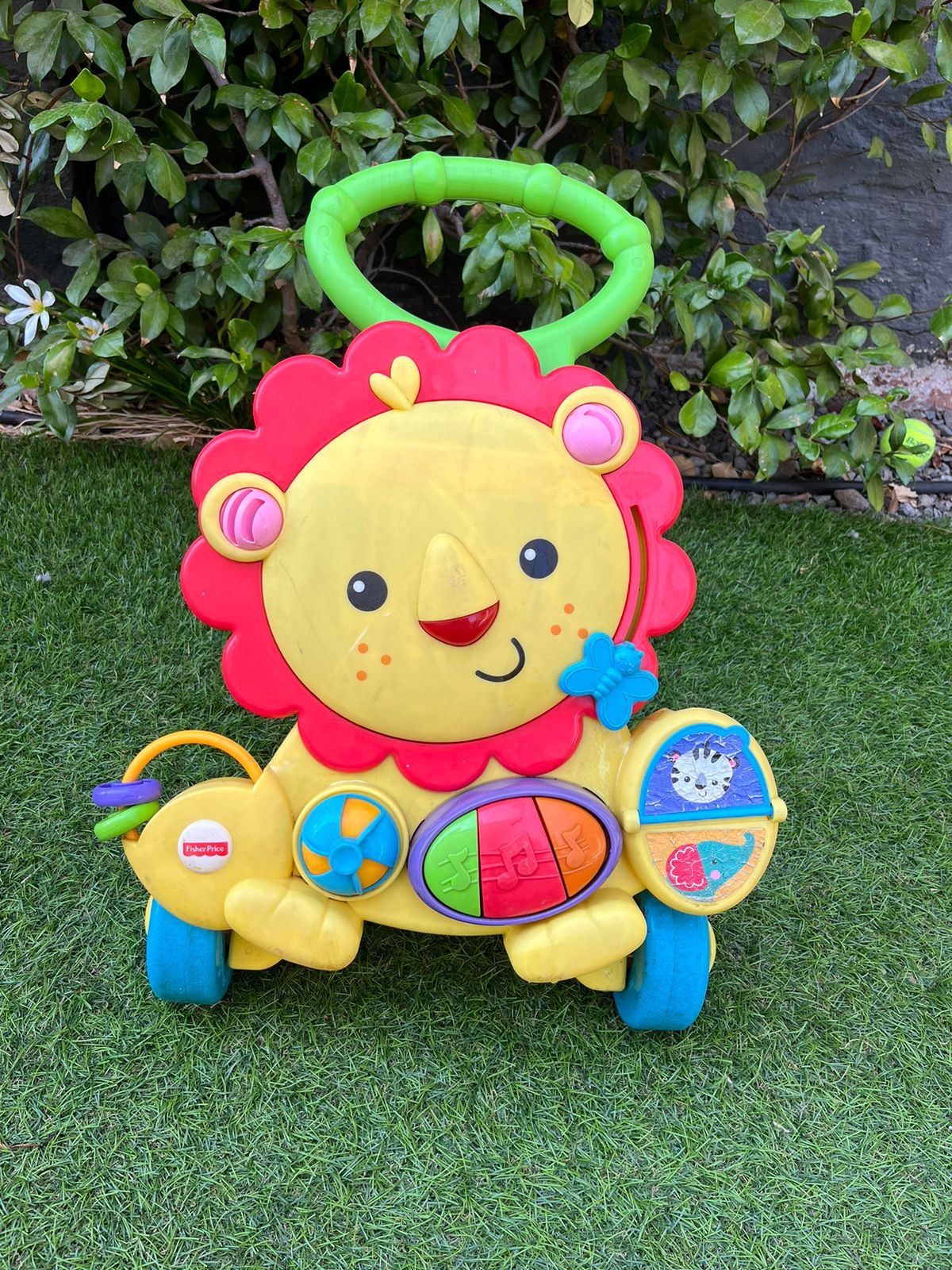 (#PG2821) Andador León. Marca Fisher Price