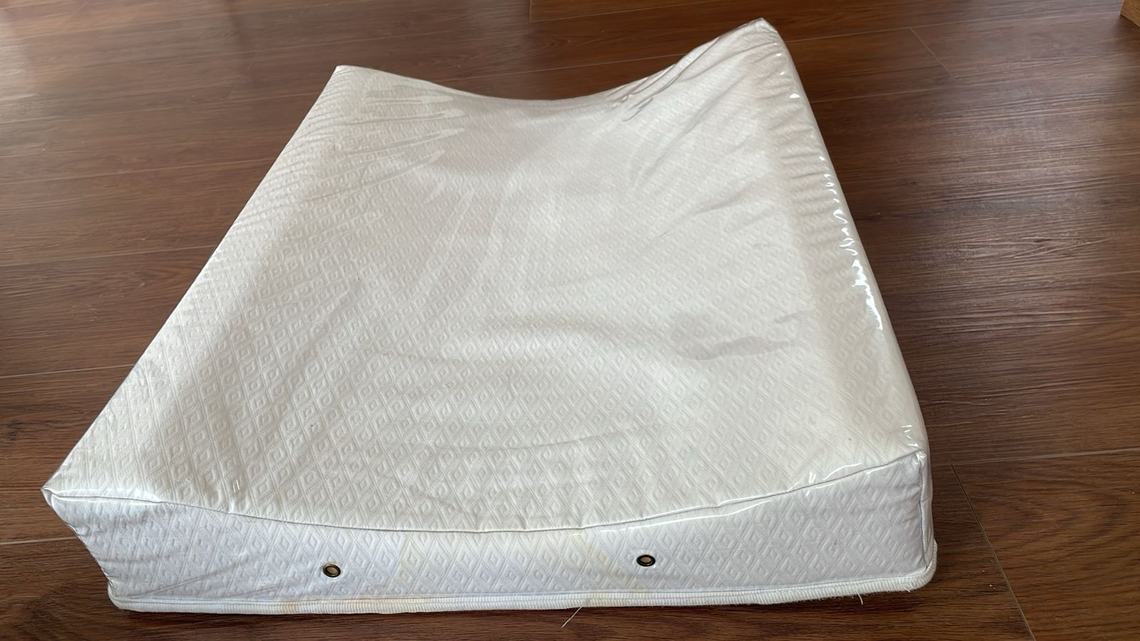 (#PG2830) Mudador anatómico. Marca Genérica