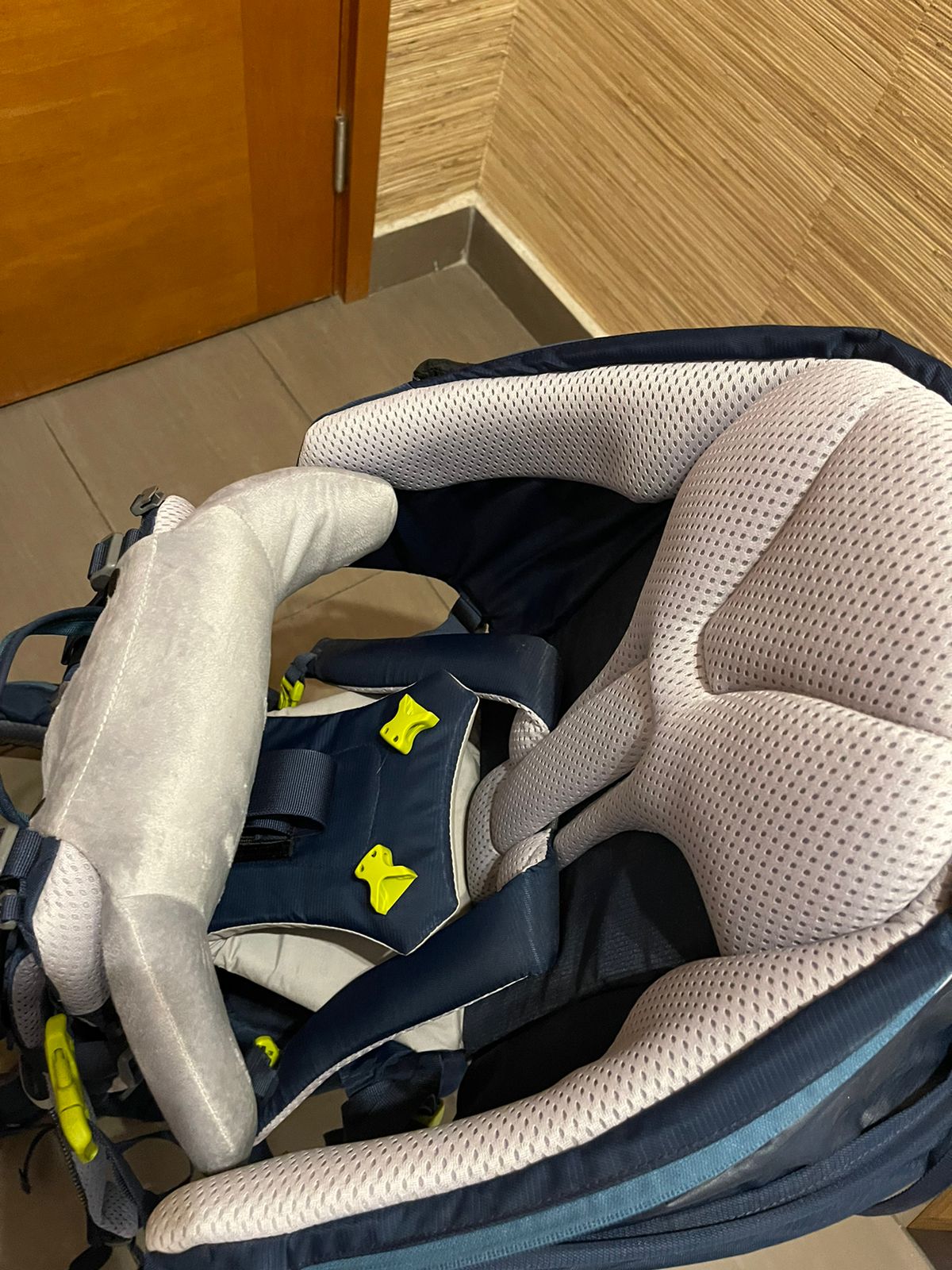 (#PG2855) Portabebé modelo Kid comfort Pro . Marca Deuter