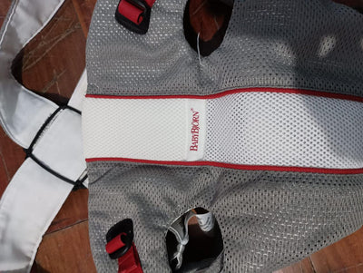 (#PG2895) Portabebé Light air 0-12 meses. Marca Baby Bjorn