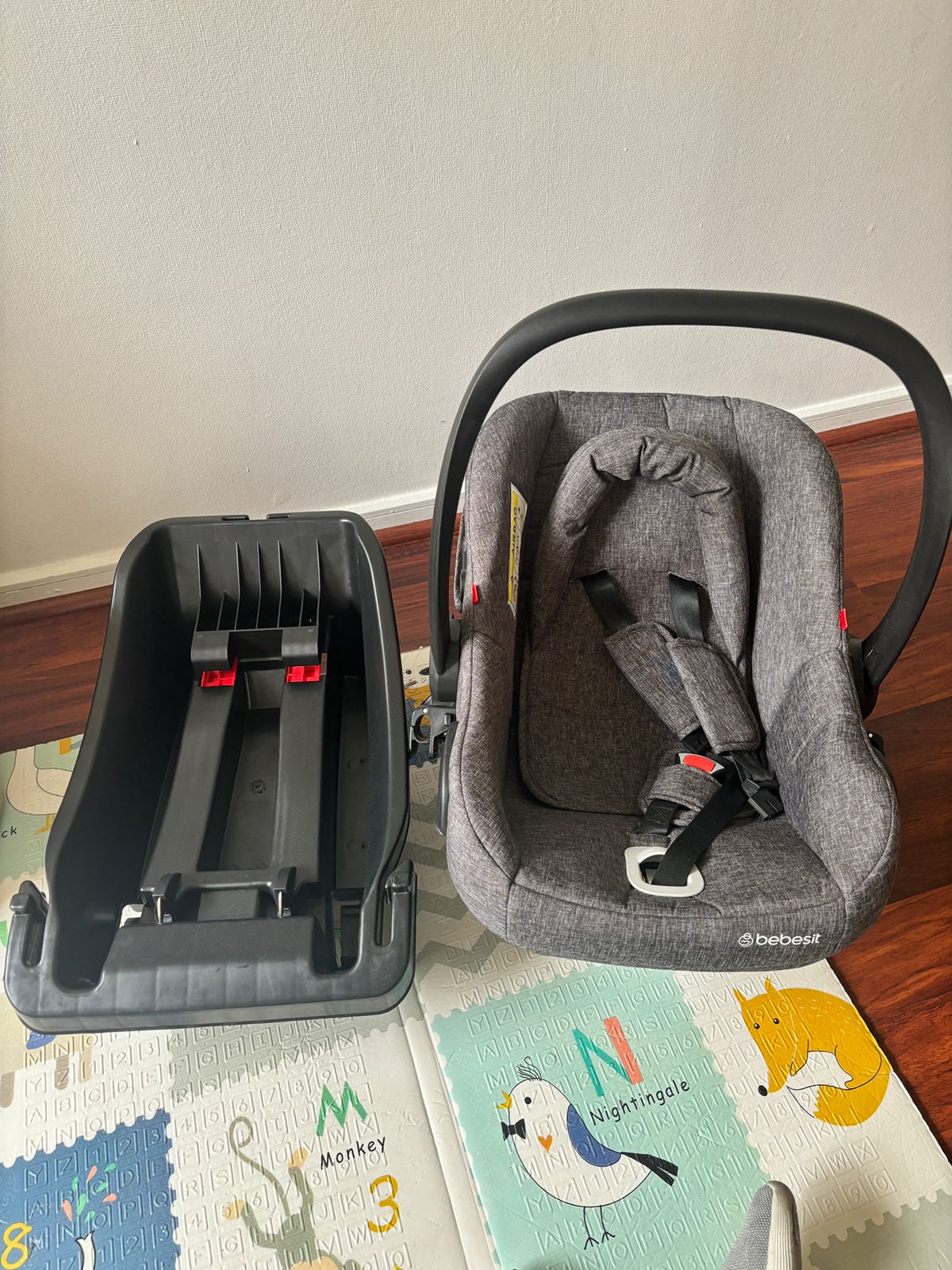 (#PG2905) Silla nido para auto con base. Marca Bebesit