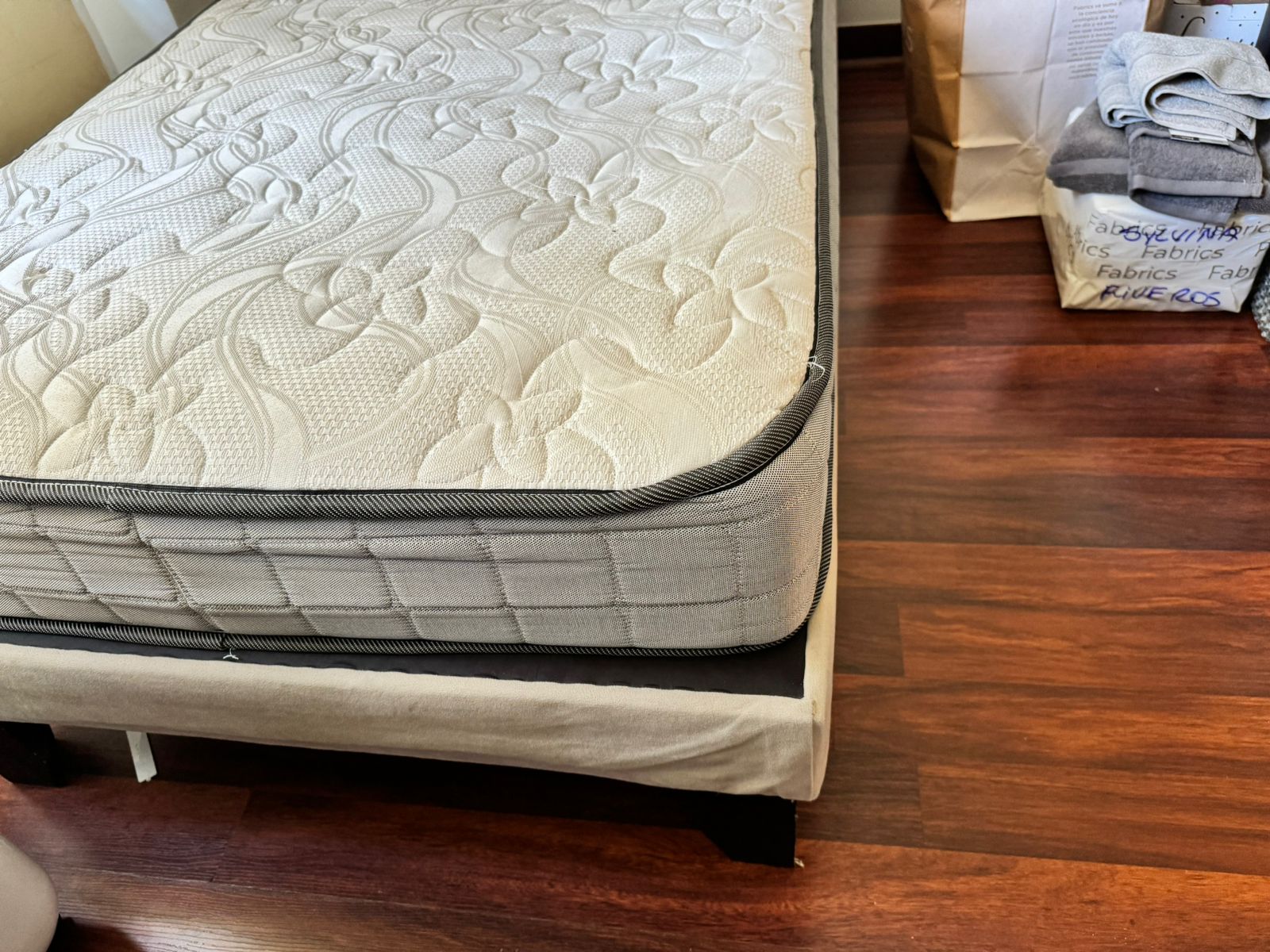 (#PG2929) Cama de 1 plaza. Colchón marca CIC, base Genérica