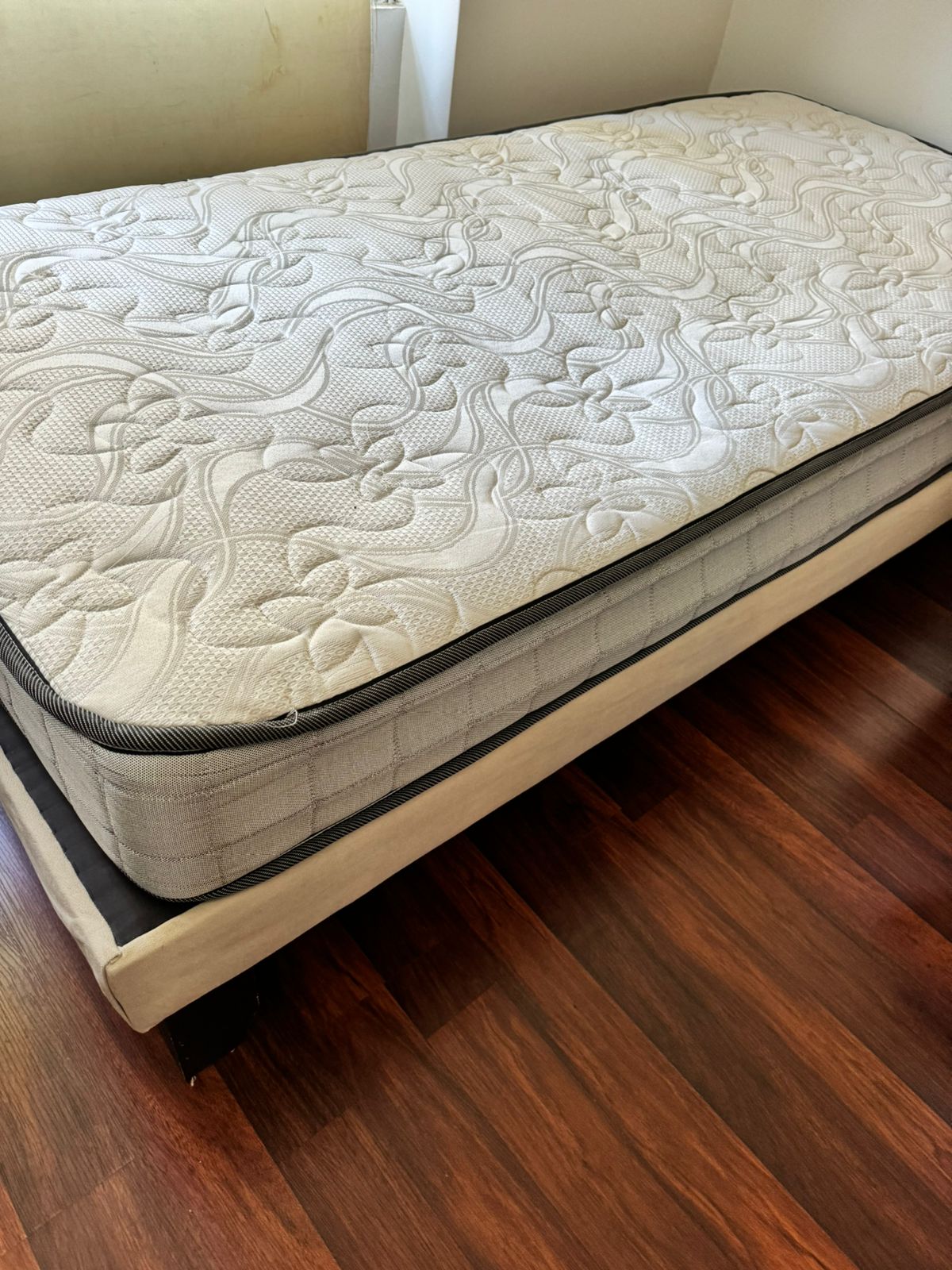 (#PG2929) Cama de 1 plaza. Colchón marca CIC, base Genérica