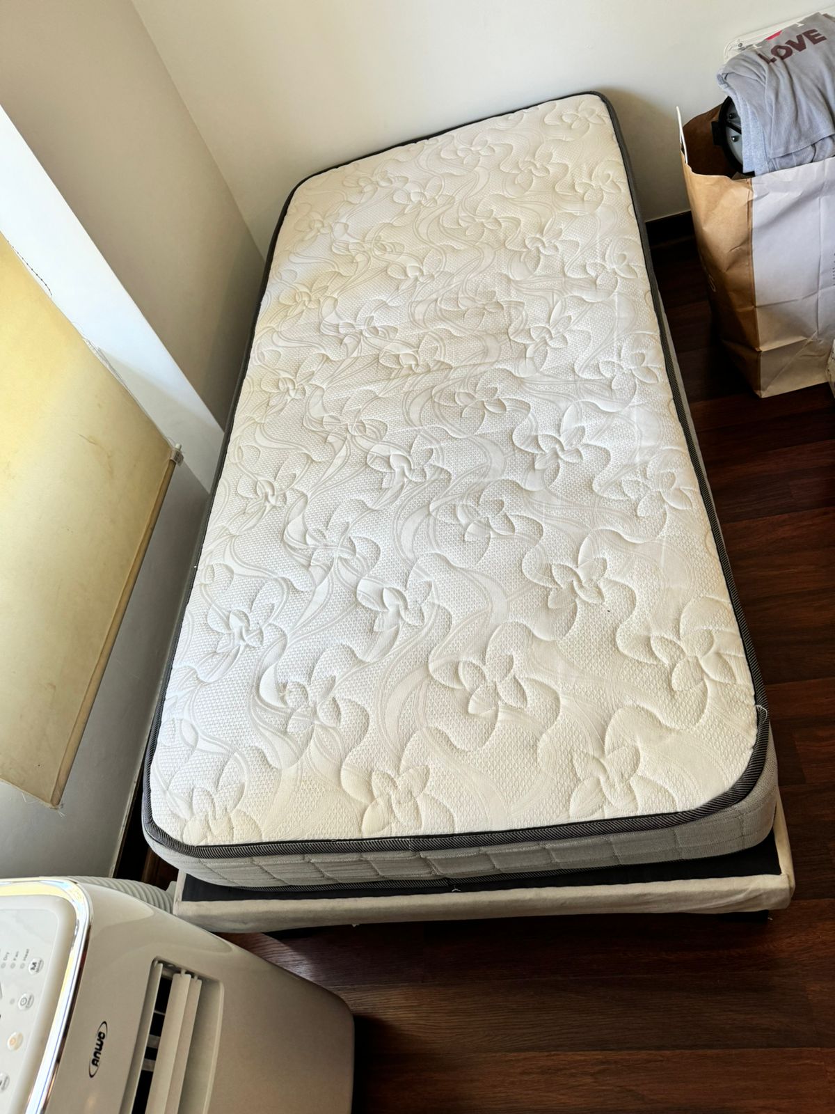 (#PG2929) Cama de 1 plaza. Colchón marca CIC, base Genérica