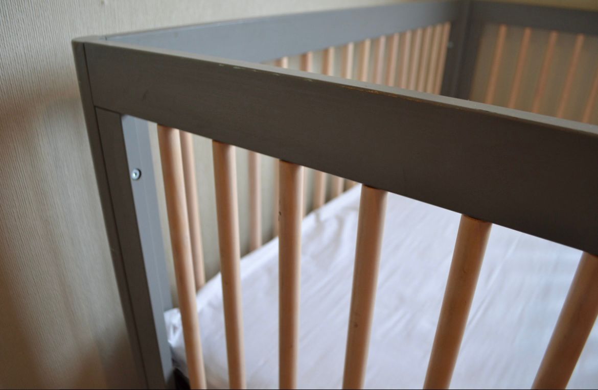 (#PG2951) Cuna Lolly 3 en 1 gris con madera + Colchón. Marca Babyletto y Drimkip