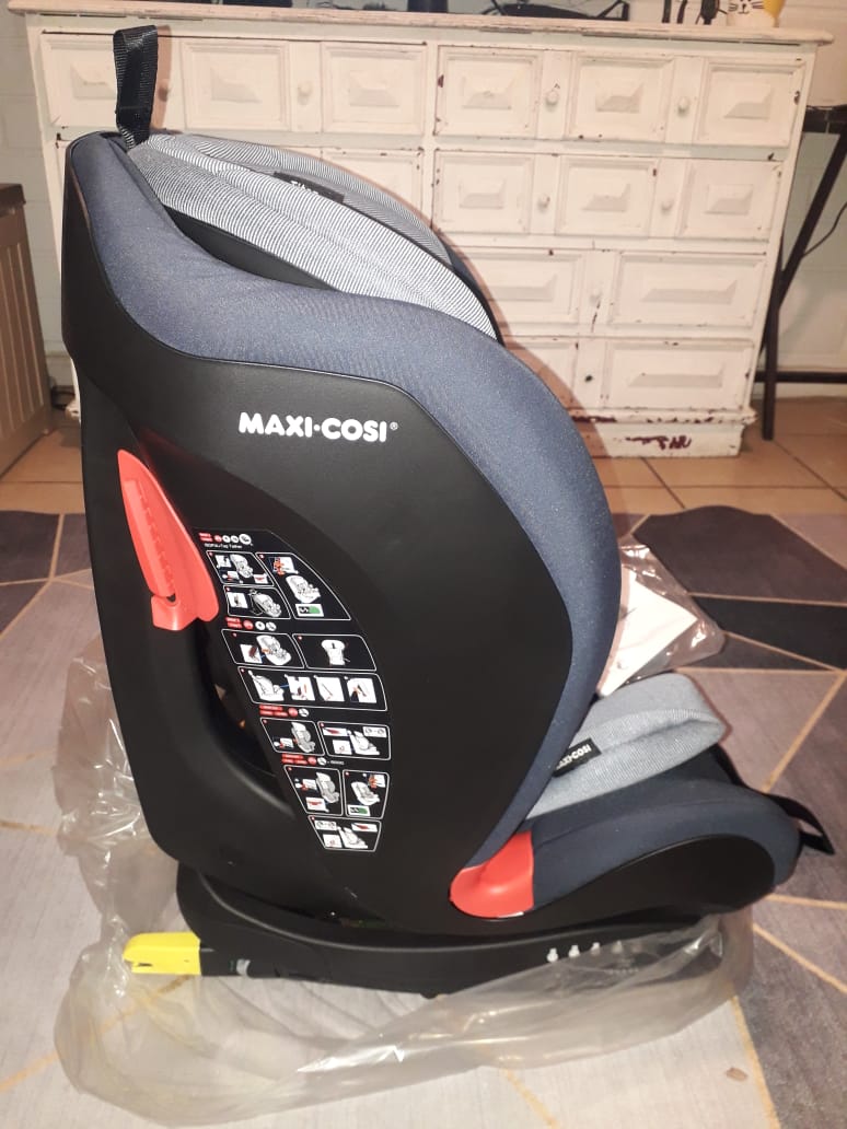 (#PG3007) Silla de auto combinada modelo Titan Nomad Blue. Marca Maxi Cosi