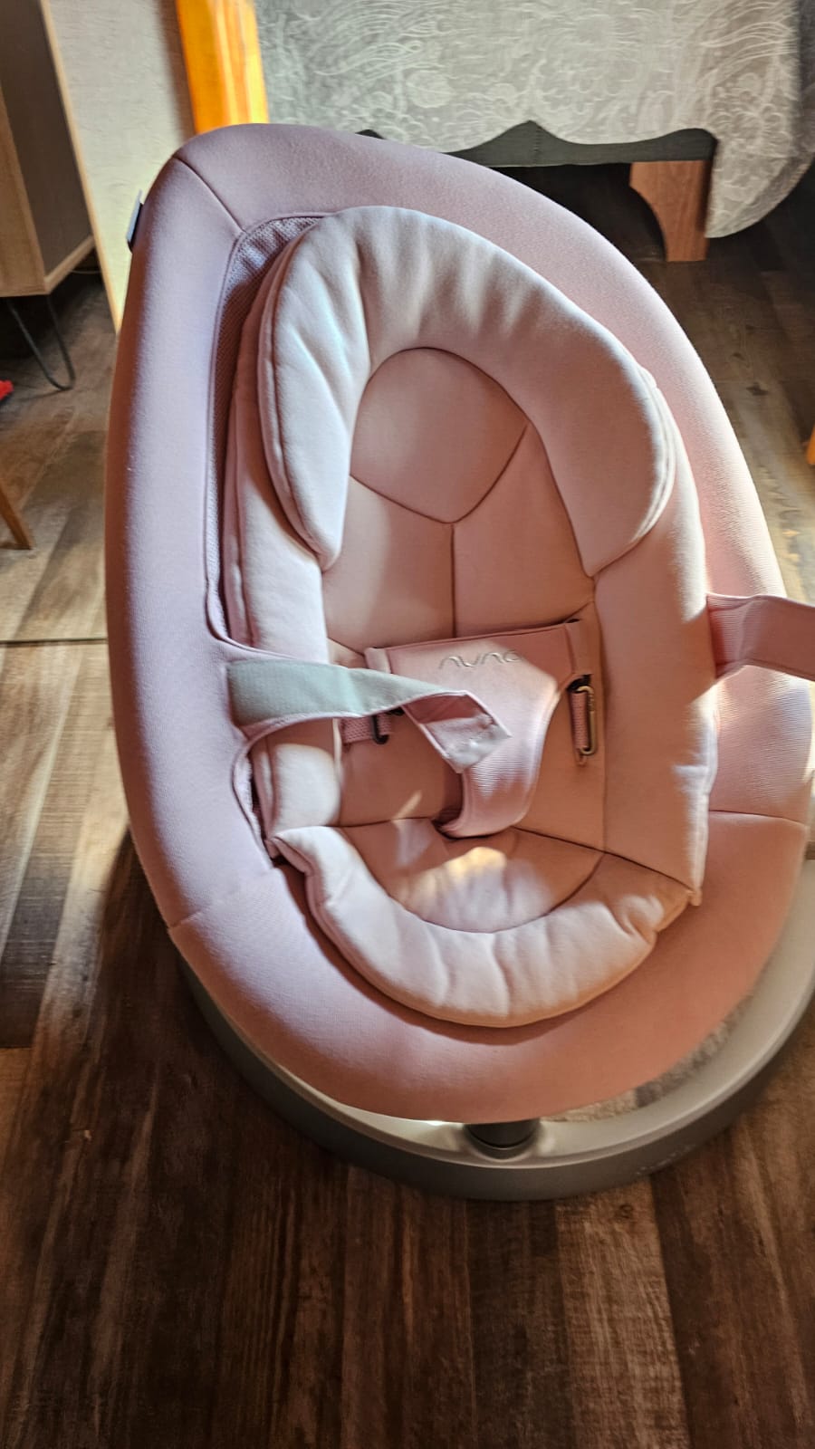 (#PG3015) Mecedora Leaf Grow. Marca Nuna