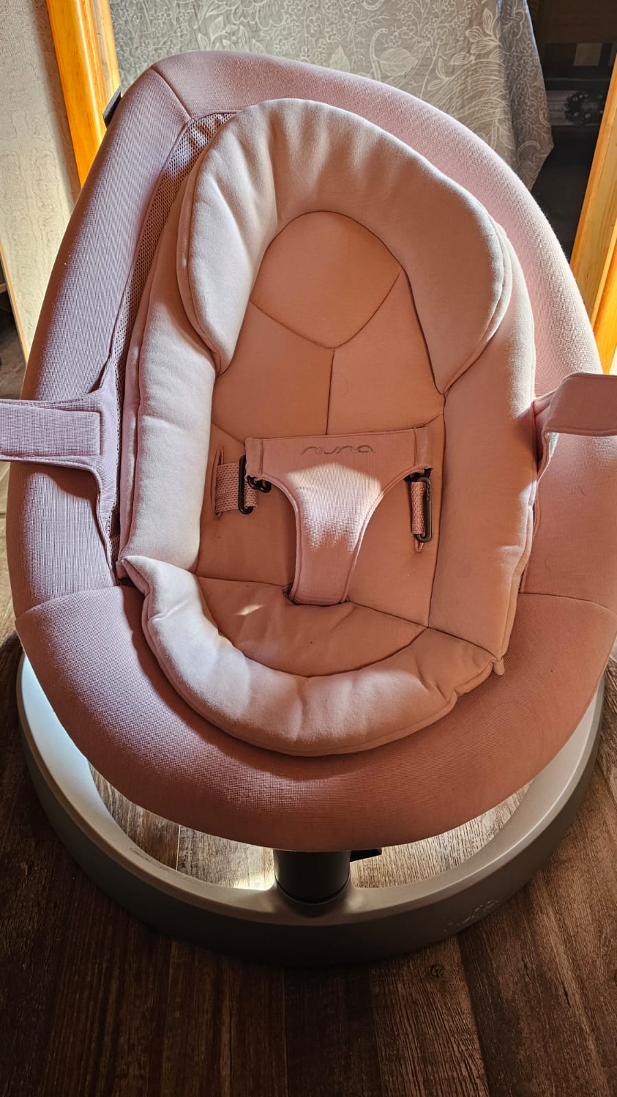 (#PG3015) Mecedora Leaf Grow. Marca Nuna