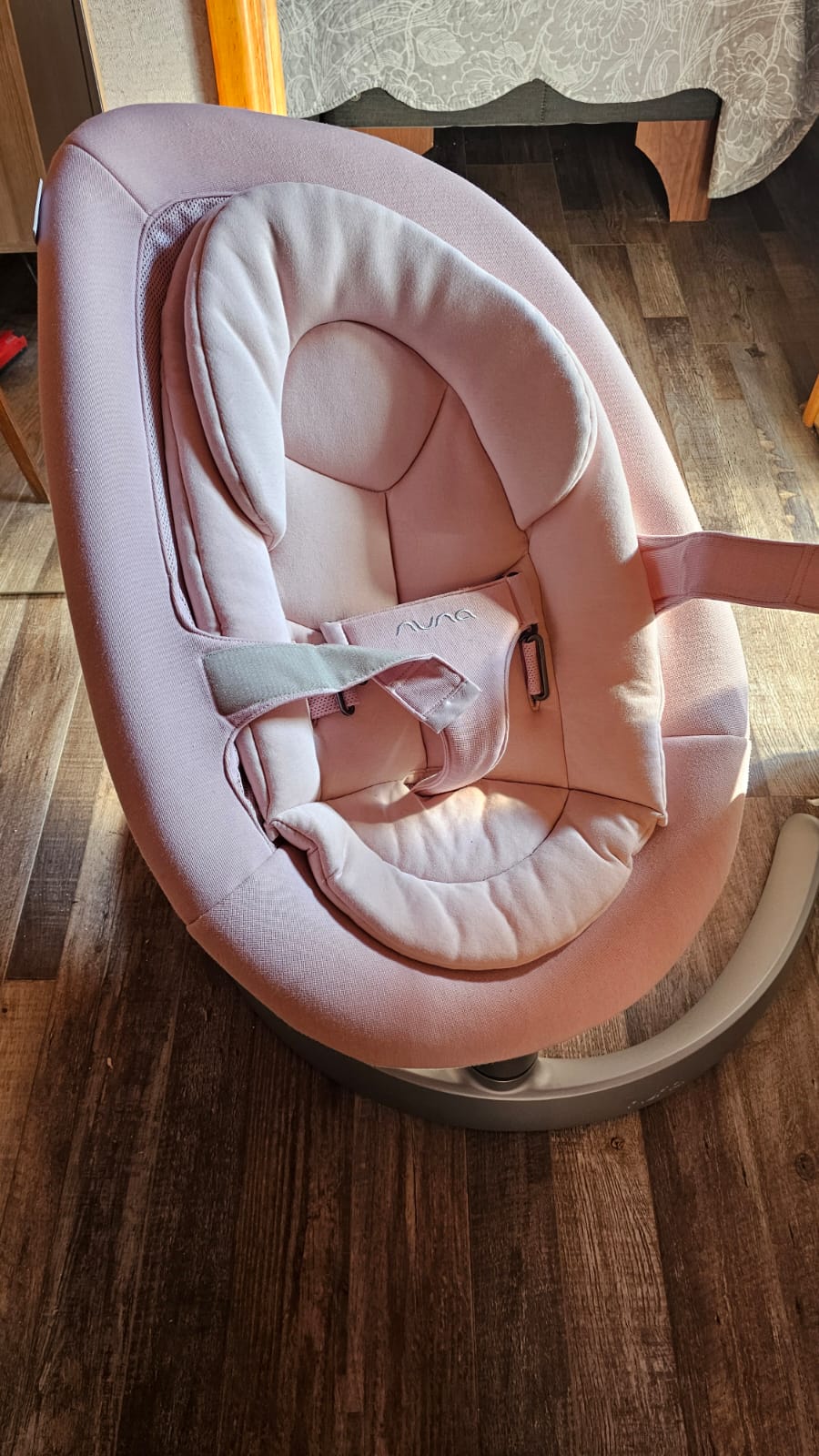 (#PG3015) Mecedora Leaf Grow. Marca Nuna