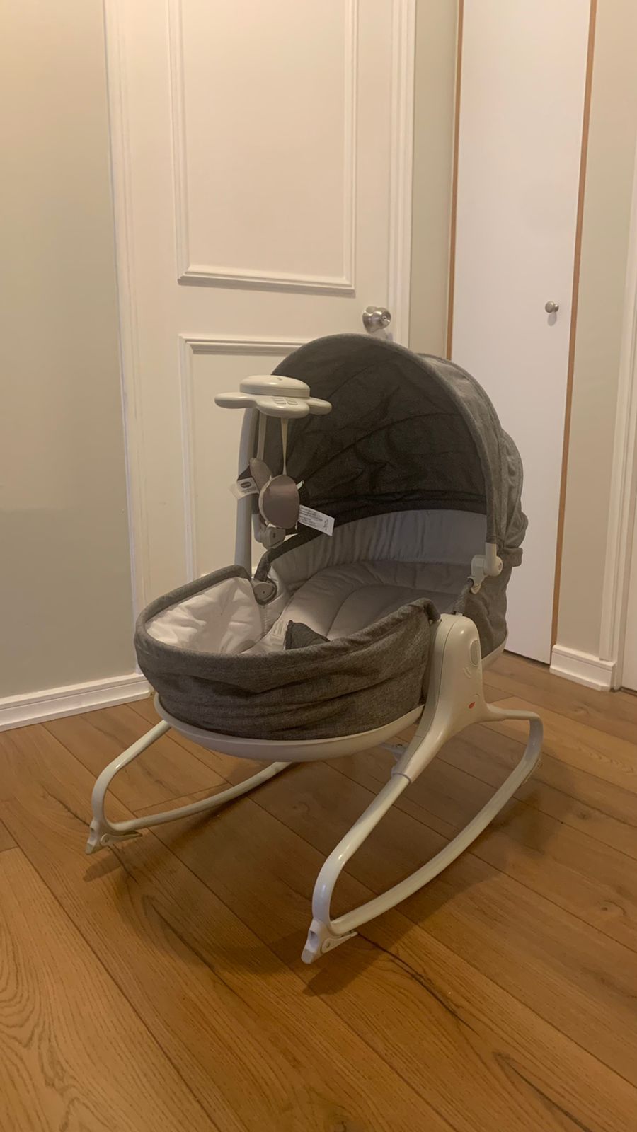 (#PG3034) Silla mecedora 3 en 1. Marca Tiny Love