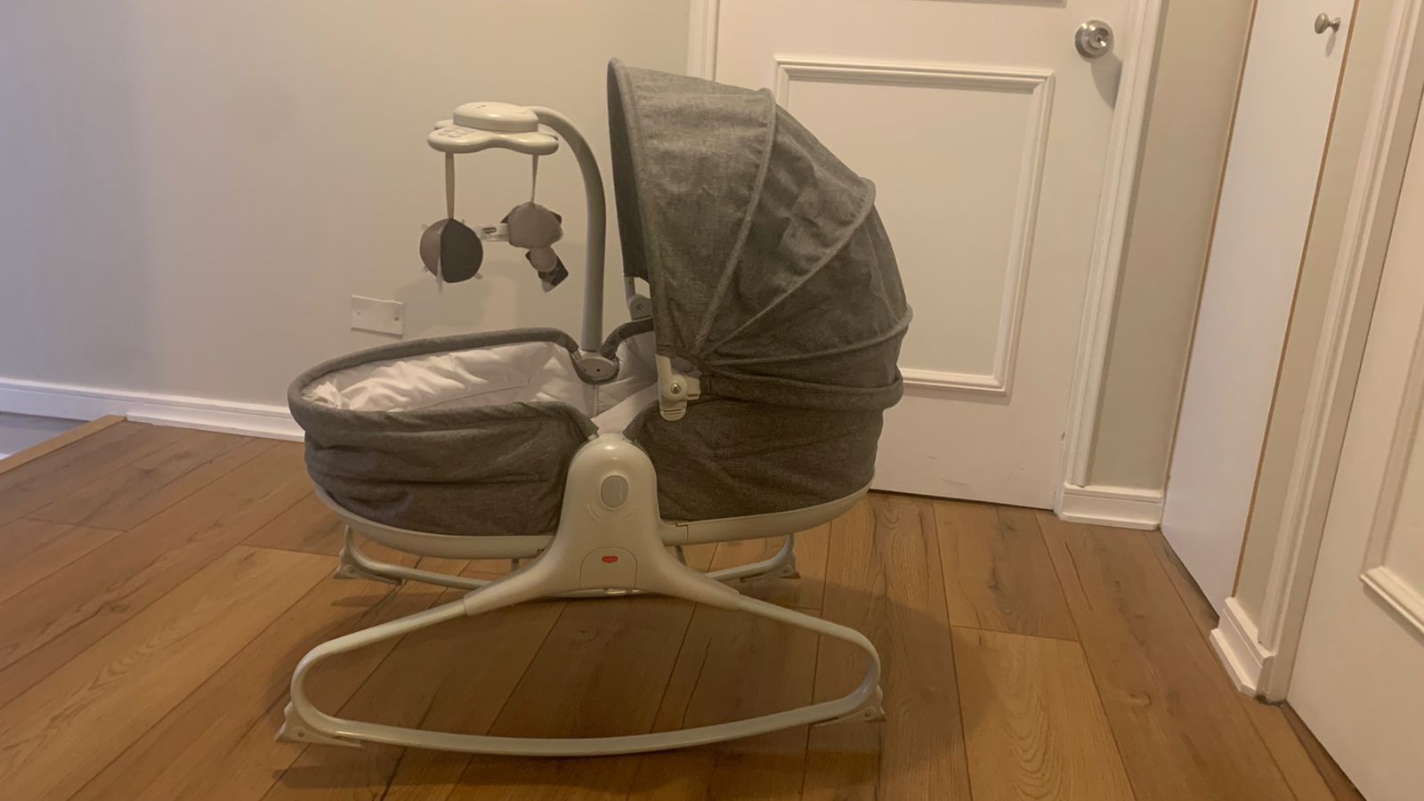 (#PG3034) Silla mecedora 3 en 1. Marca Tiny Love